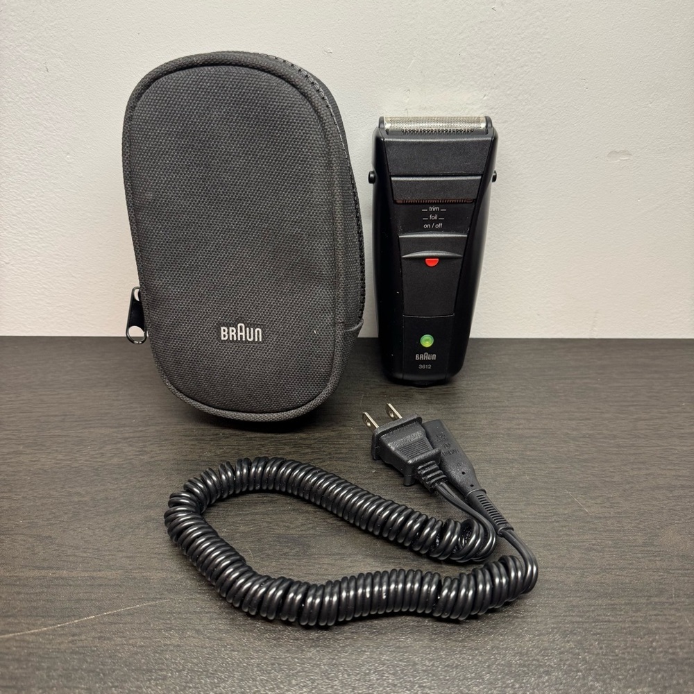 Braun 3612 Cordless Rechargeable Shaver, Charging Cord & Bag